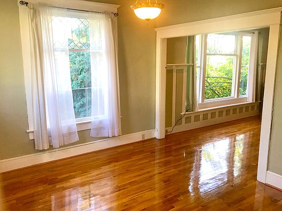 2nd image of 1018 W Crockett St #1018