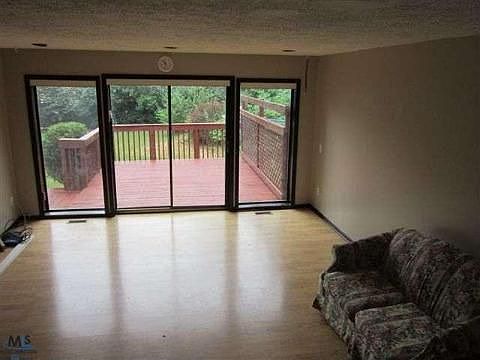 5th image of 2825 Old Orchard Dr