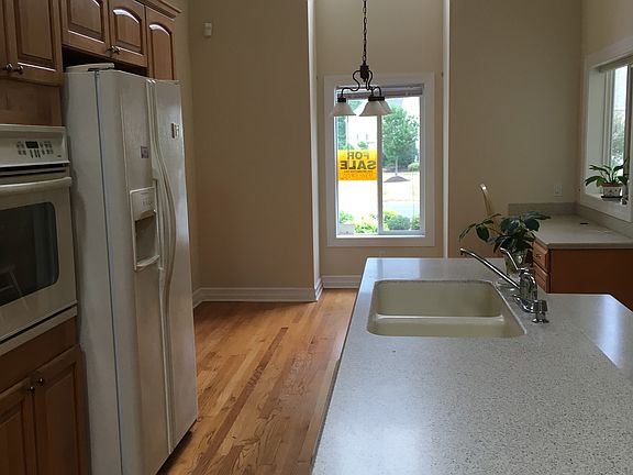 kitchen, eat in area, desk