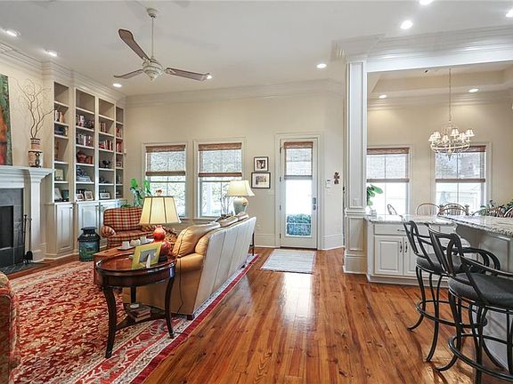 5th image of 203 Walker St