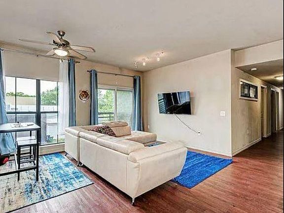 4th image of 51171 N Lamar Blvd #201