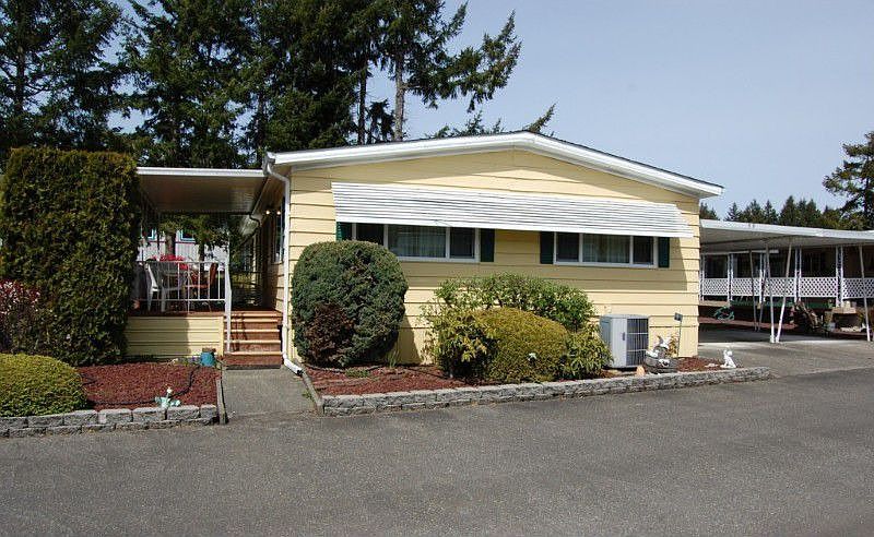Great buy for this lovely home. The home features 1152 SF, 2 BR, 1.75 BA, Blt in 1976