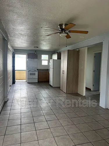938 Owen St Photo 1