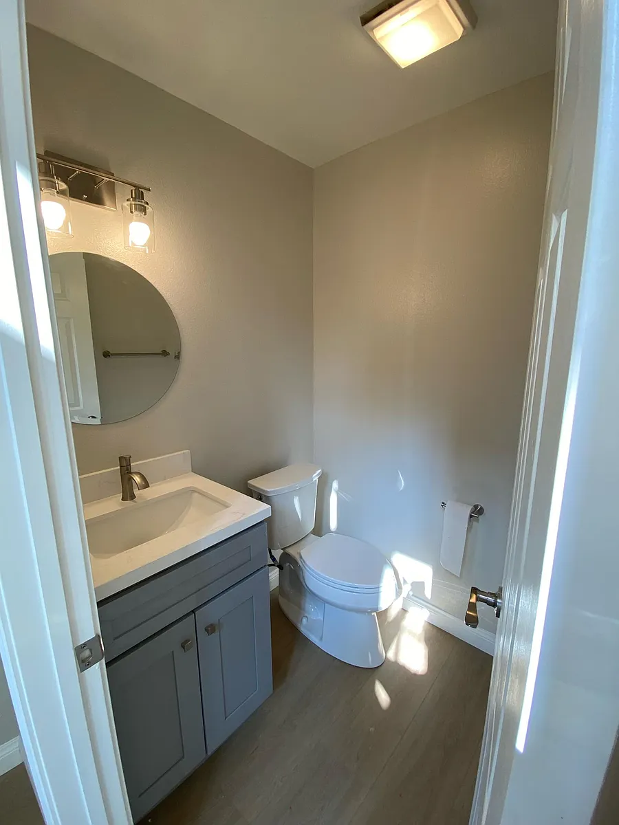 1st Floor Powder Room - 976 Malakoff Rd