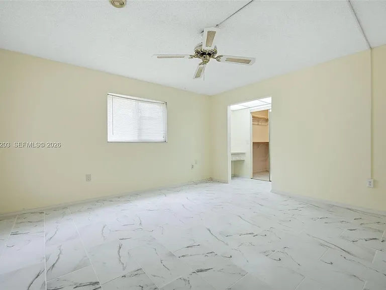 920 NW 92nd Ave — Photo 2