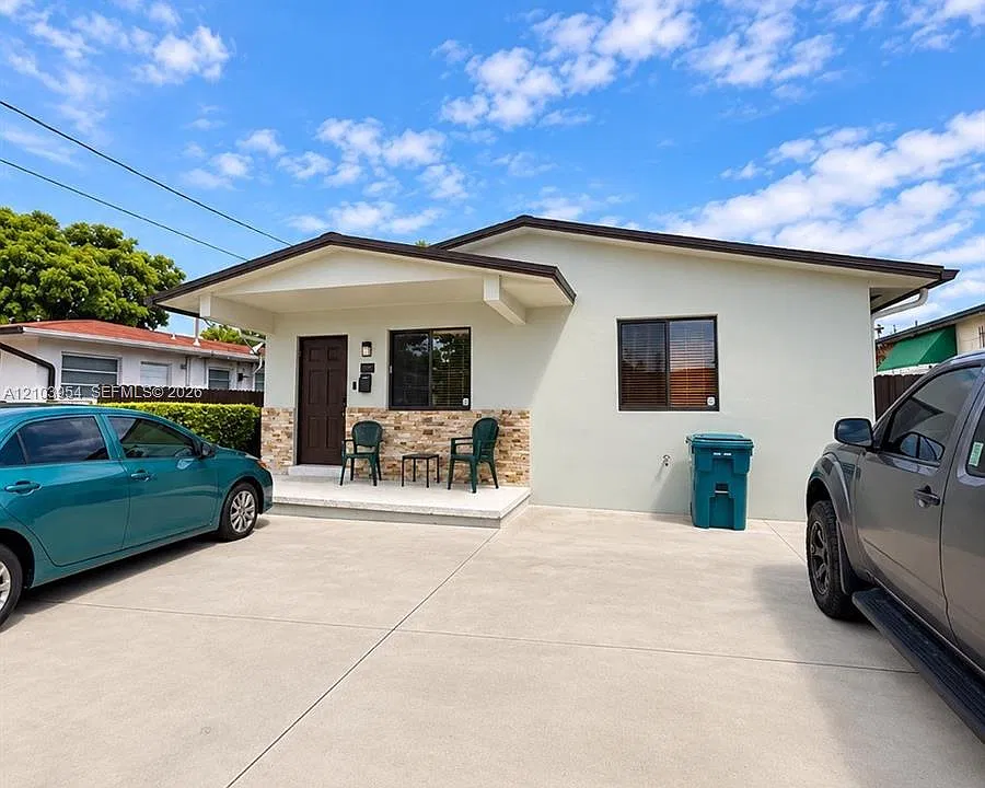 1709 NW 5th St
