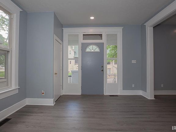 2nd image of 817 Jefferson Ave