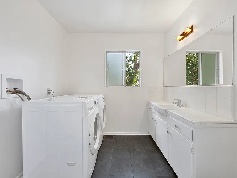 1827 Oak Tree Dr — Photo 9