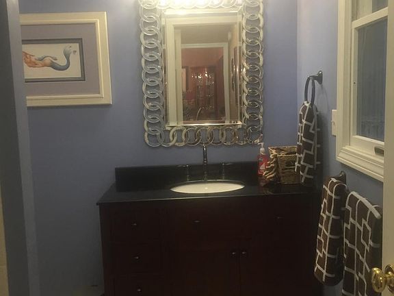 Full guest bath with shower main floor