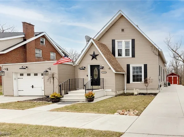 2146 Greensburg Rd, North Canton, OH 44720