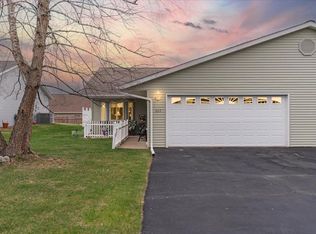 557 Meadows Dr, Hammond, WI 54015