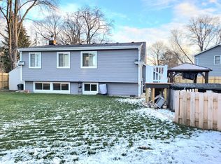 131 Walker Pl, Mundelein, IL