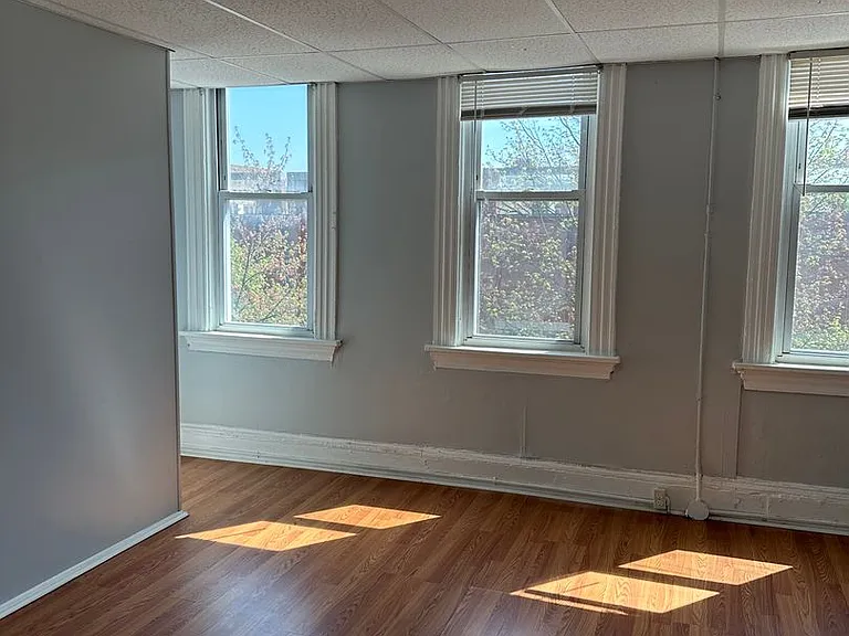 2404 N Charles St — Photo 2