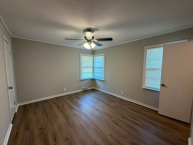 6413 Lambeth Ln — Photo 17