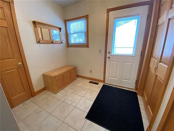 5th image of 35 Clarksville St