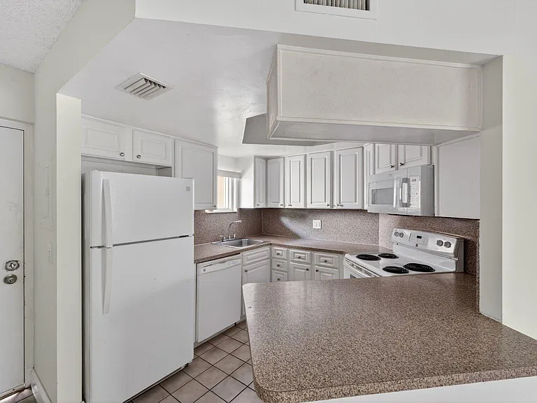 8373 Lake Dr #307 — Photo 4