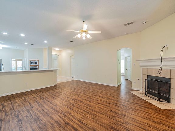 3rd image of 4709 Belladonna Dr