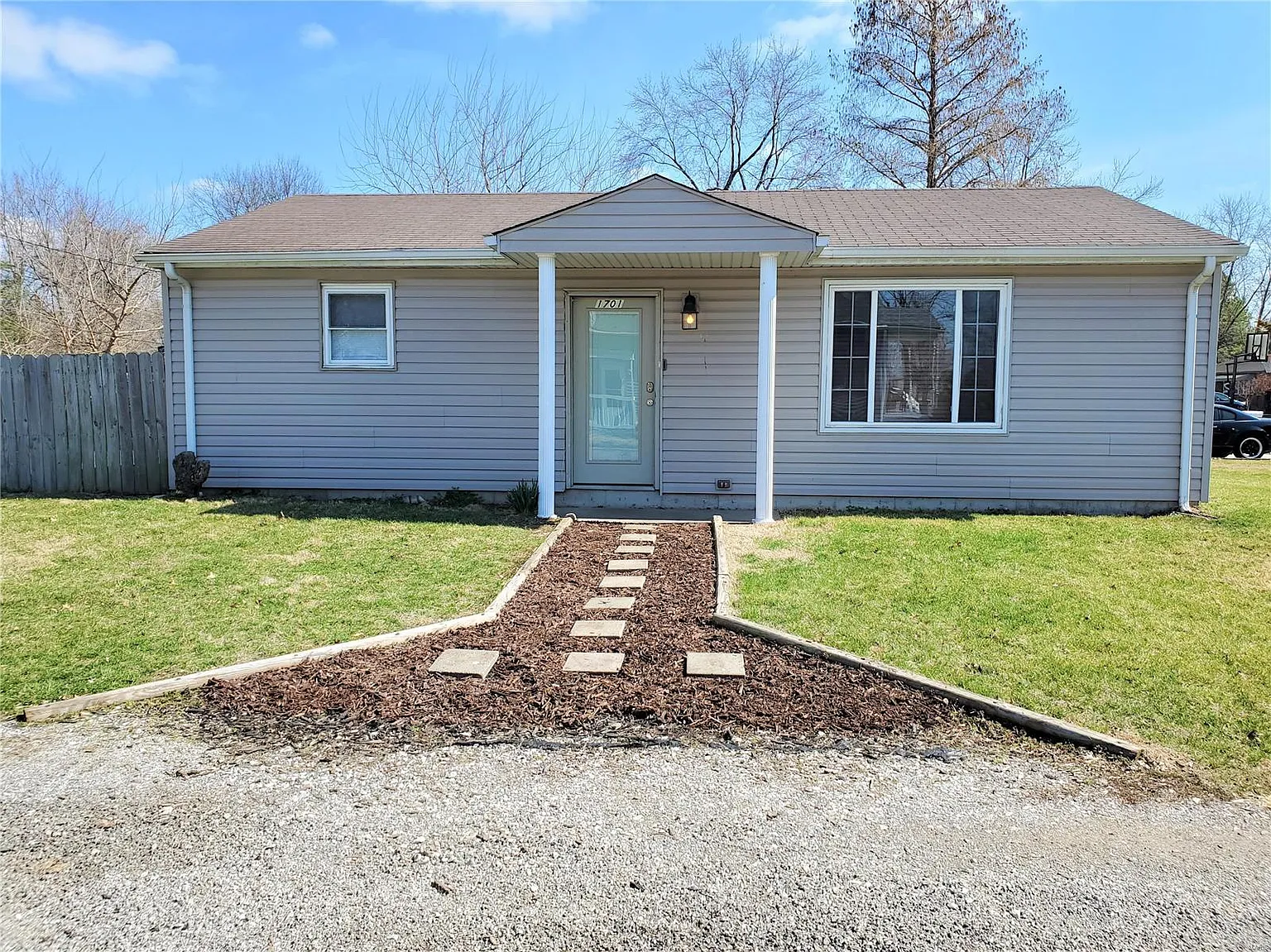 1701 Minerva Ave photo 1