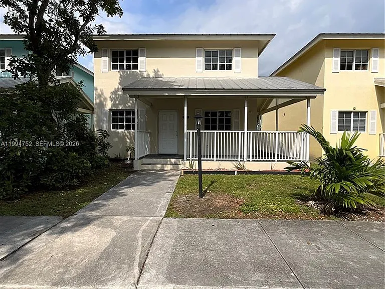 435 NW 19th Ln — Photo 2