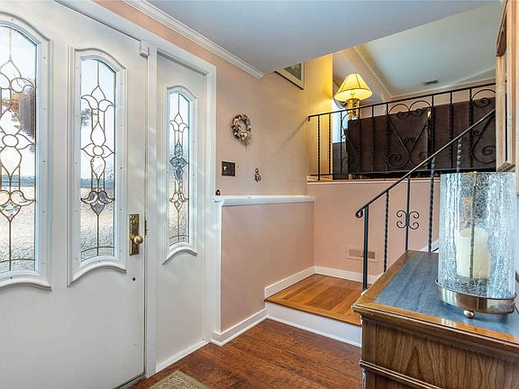 2nd image of 3614 Courtney Ln