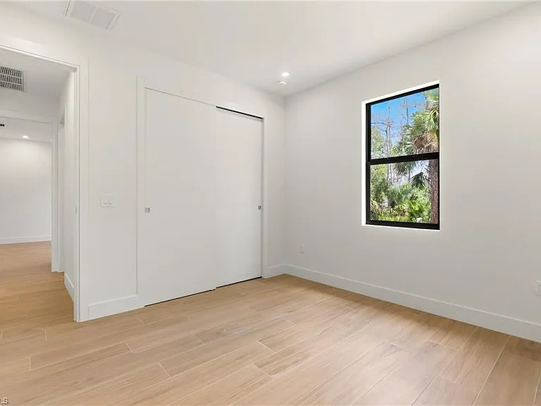 1514 47th Ave NE — Photo 33
