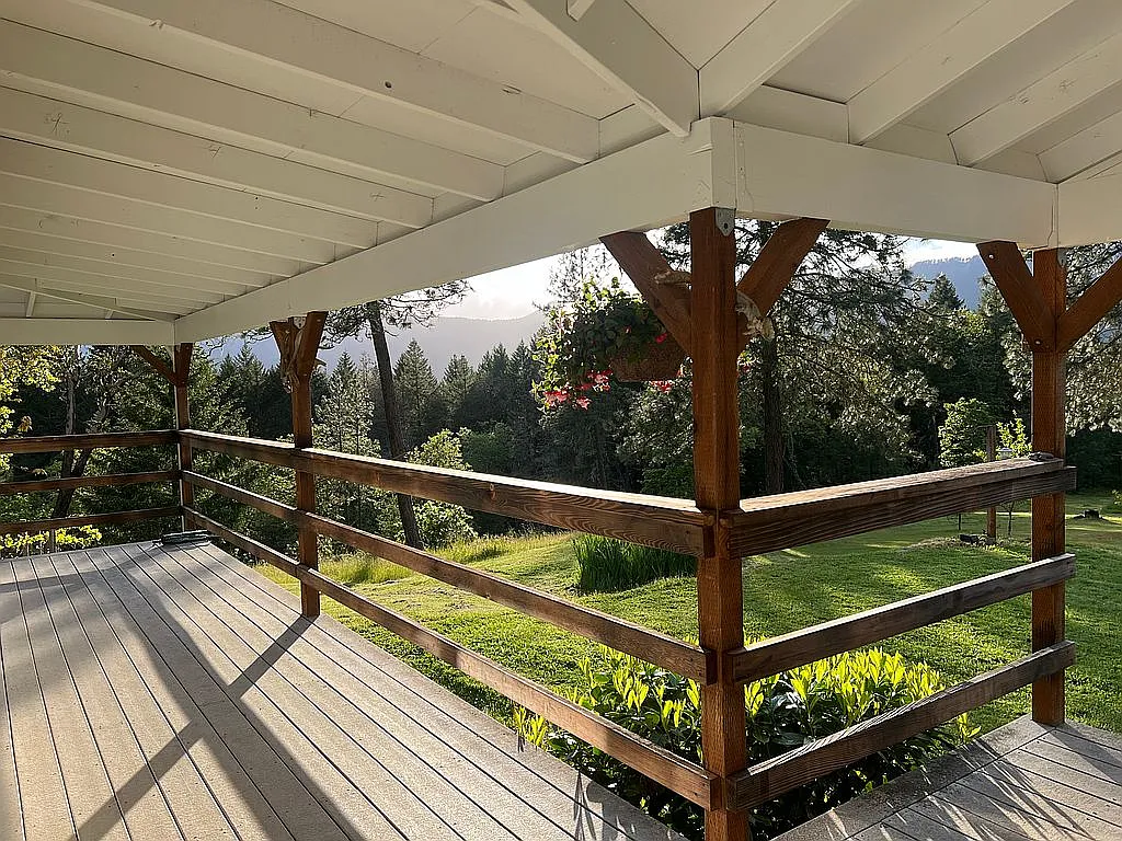 775 Sunrise Ln photo 1