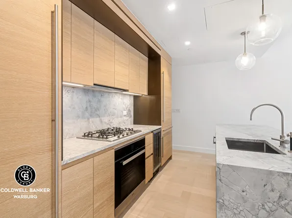 215 West 28th Street image 3 of 6