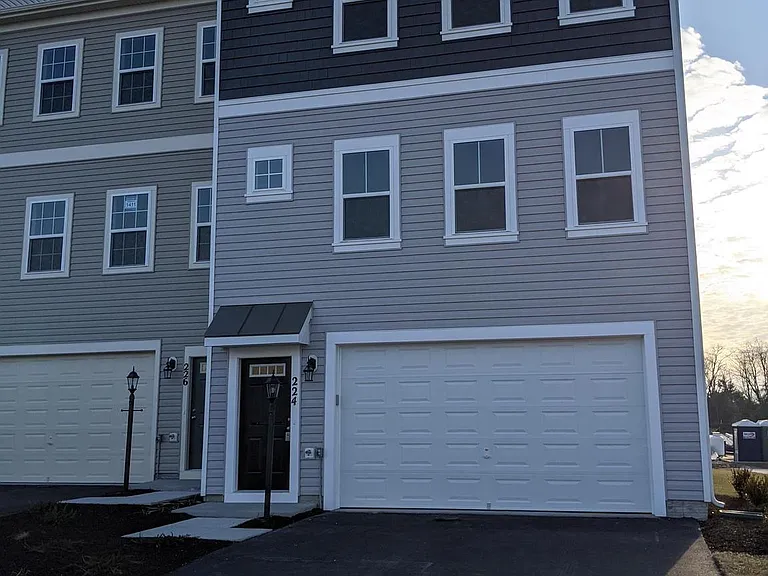 224 Parkland Dr — Photo 1