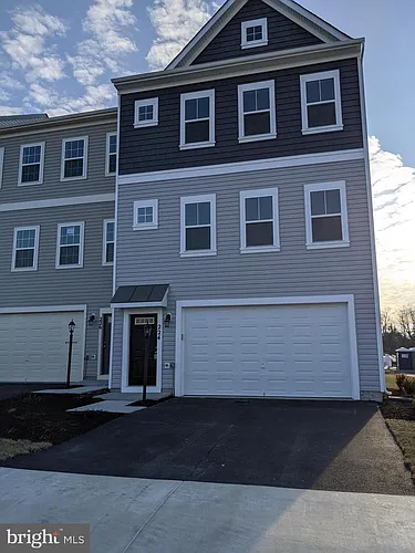224 Parkland Dr Photo 1