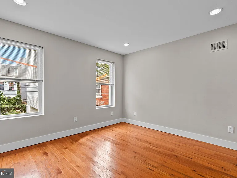 2142 N Percy St — Photo 12