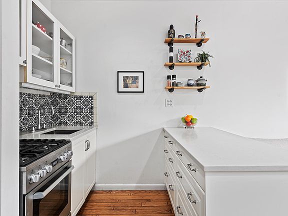 2nd image of 925 Union St APT 3J
