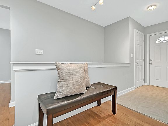 3rd image of 204 Applewood Dr