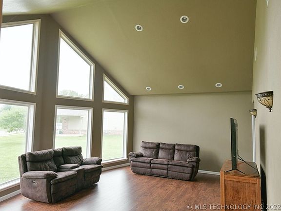 2nd image of 2501 SW Wolf Run Dr