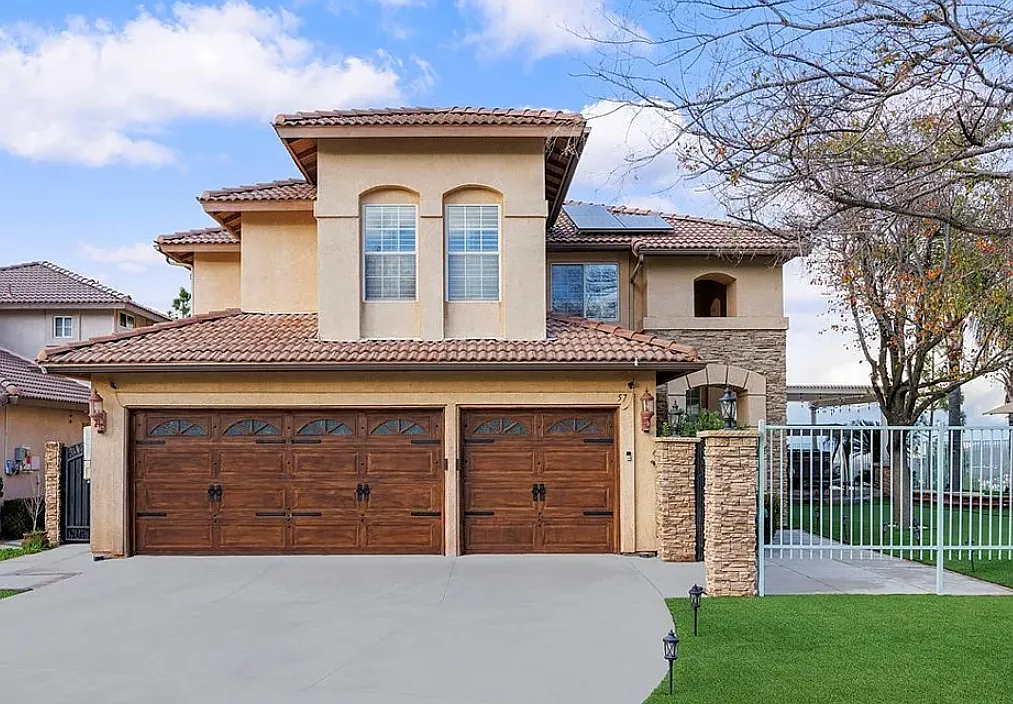 5 bed, 3.0 bath, 2600 sqft, $4,000 — Photo 1