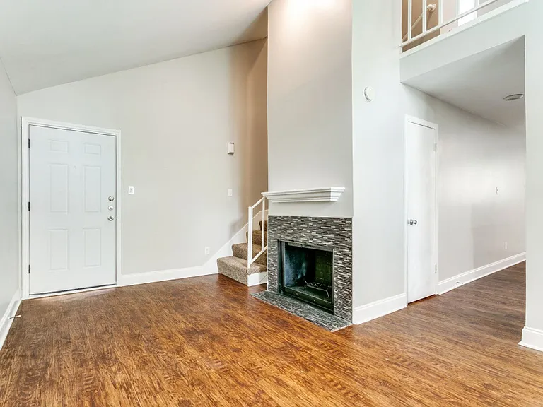 4023 N Hall St #206 — Photo 3
