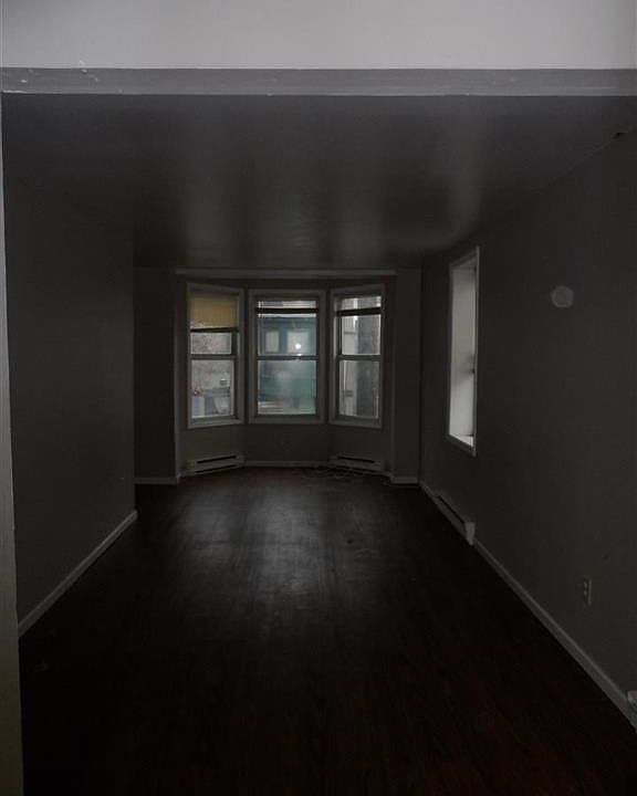 1st image of 39B Broad St