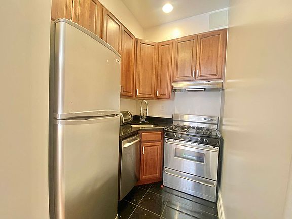 4th image of 112 W 80th St APT 4R