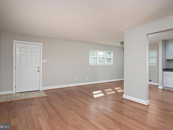 5th image of 1952 Forest Dr