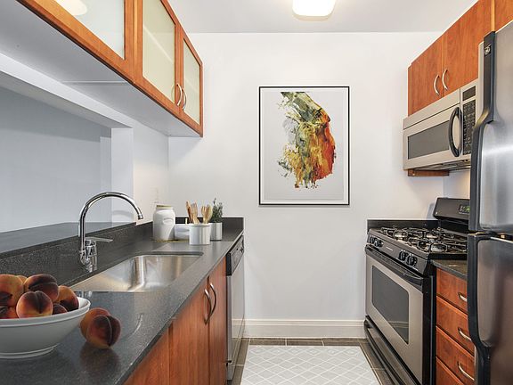 5th image of 222 E 34th St APT 2301