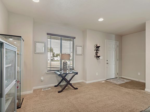 2nd image of 4318 N Robbins Cir