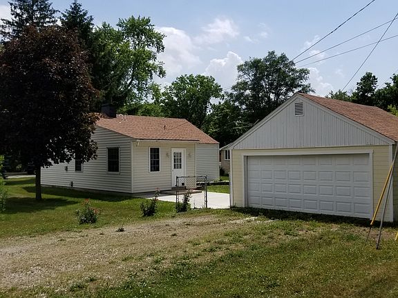 3rd image of 3200 W Holly St