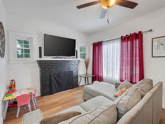 5th image of 1313 4th St NE