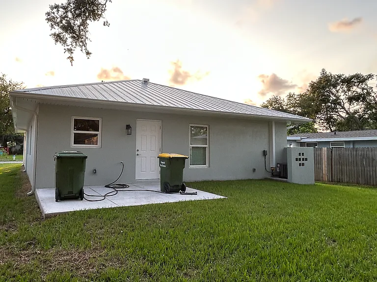 1041 Charlotte Ave — Photo 15