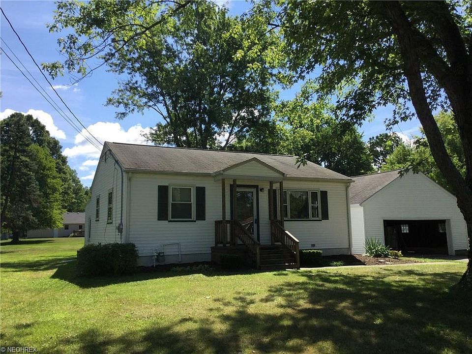 1st image of 216 Fuller Dr NE