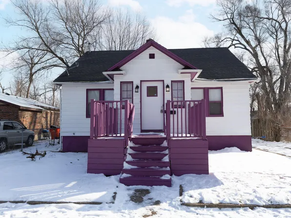 1061 Agard Ave, Benton Harbor, MI 49022