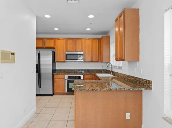 601 S Federal Hwy APT 34, Lake Worth Beach, FL 33460