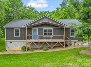 100 Walt Dr, Hendersonville, NC 28792