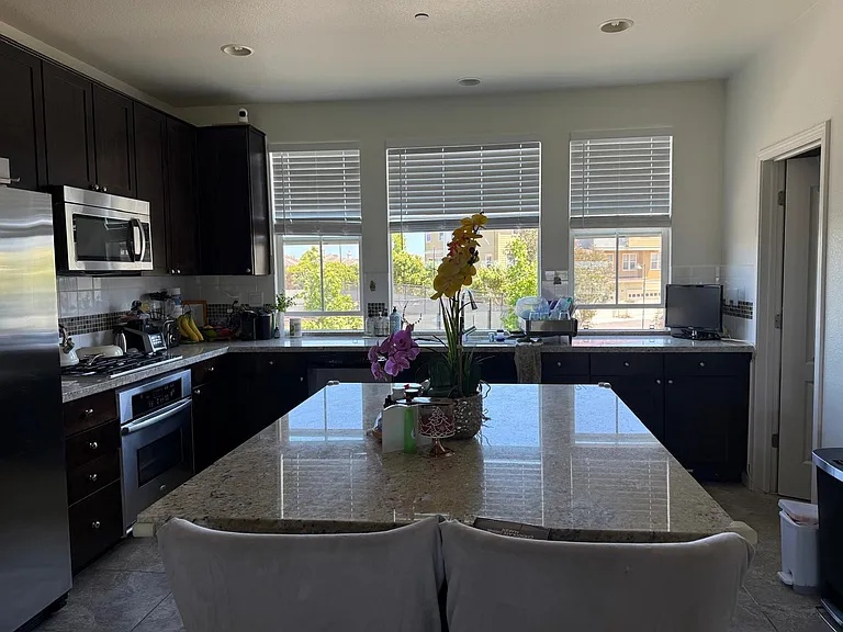 210 Waldron Dr — Photo 5