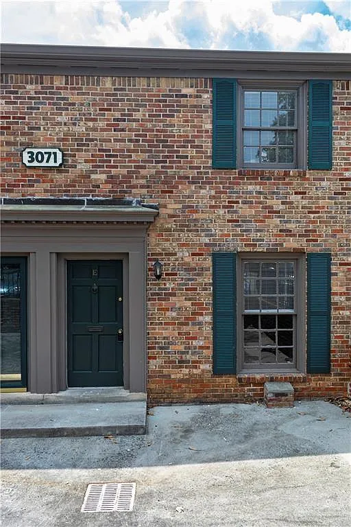 2 bed, 1.5 bath, $1,600 — Photo 1