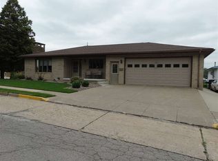107 1st Ave SW, Waukon, IA 52172